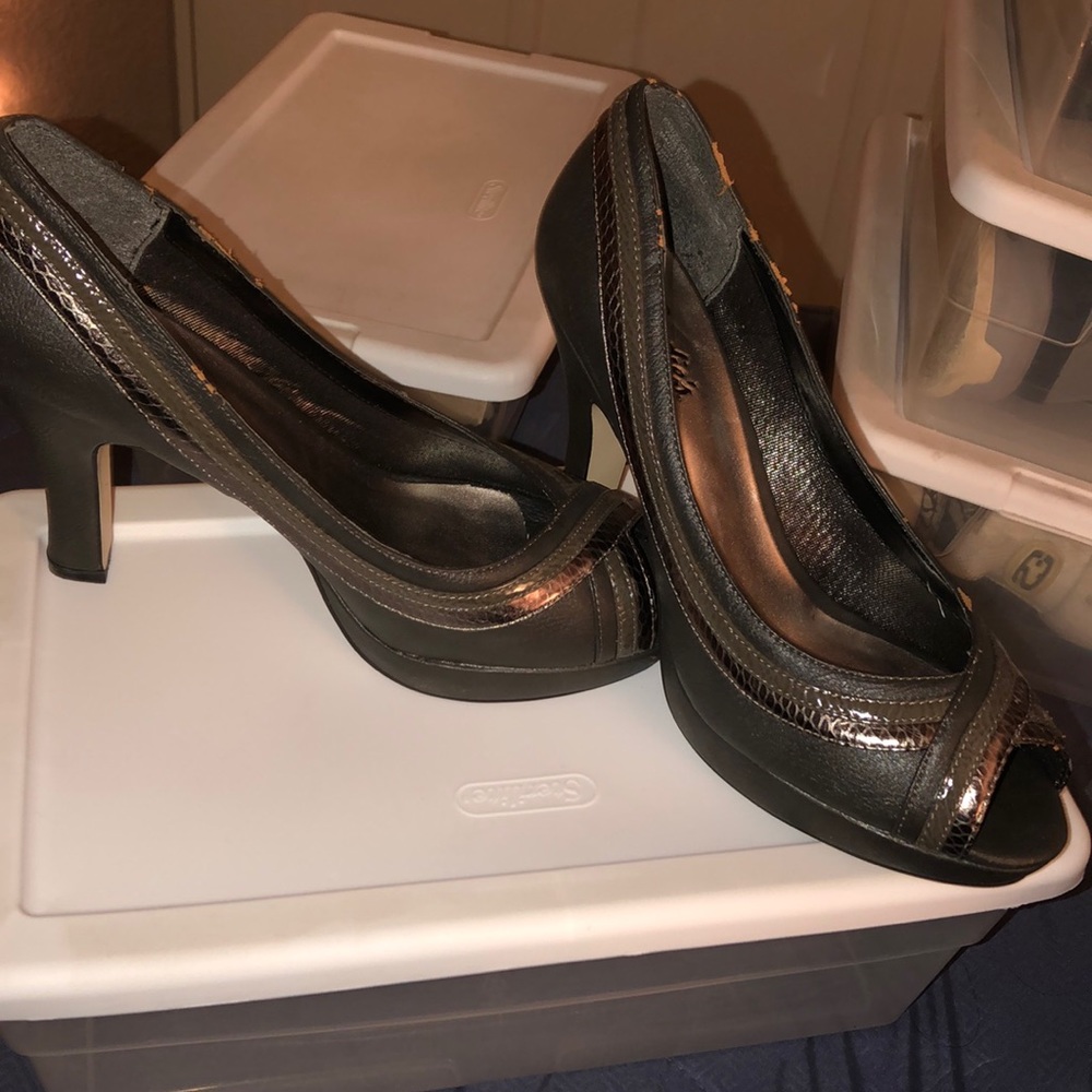 HEELS grey